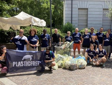 Gli Incivili Non Vanno In Ferie Plastic Free Vigila Sui Rifiuti