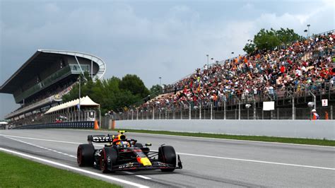 Checo Pérez recibe elogios de Red Bull por remontada en España