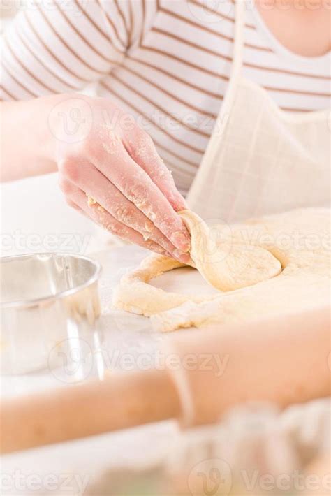 making donuts view  stock photo  vecteezy