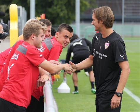 Der Neue Cheftrainer Des VfB Stuttgart Thomas Schneider Hat Am