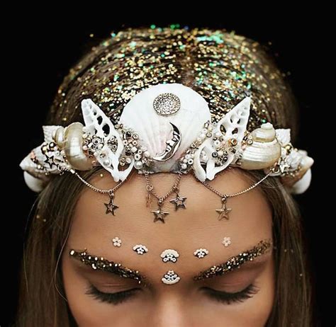 Dazzling Crowns Adorned With Seashells Transform Women Into Modern Day