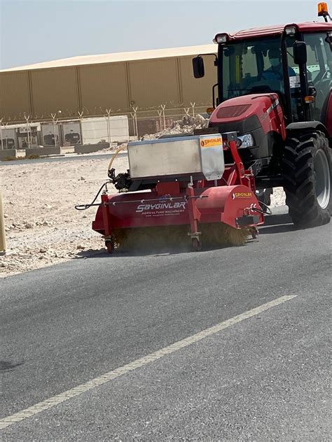 Tracteur de balayeuse de route monté à l avant basic