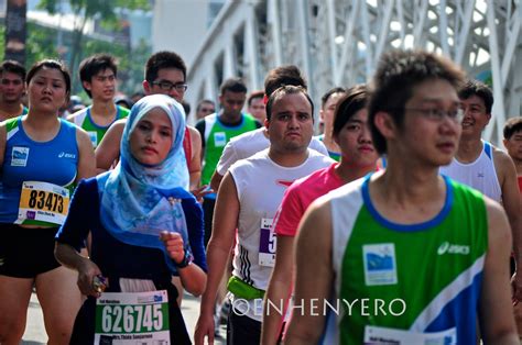 braggies: The Standard Chartered Marathon Singapore 2011