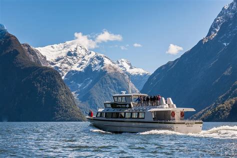 Milford Sound Tagesausflug Ab Queenstown Mit Flugzeug Und Bootsfahrt