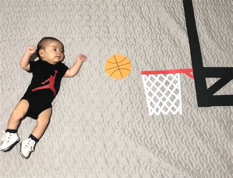 Ideas De Fotos Baby Boy Basketball Basketball Theme Monthly Baby