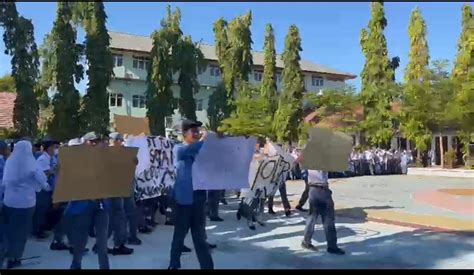 Buntut Konflik Di Sman Makassar Kepsek Sumiati Dicopot Dan Akan