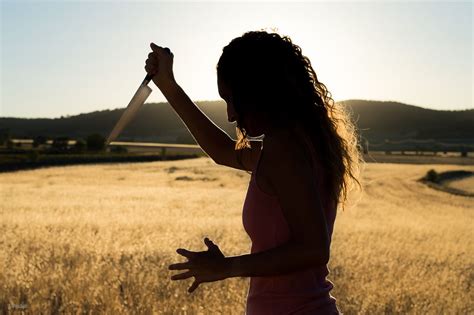 Mujer Con Cuchillo Cebollero Fotograf A De Personas Retratos Mujeres