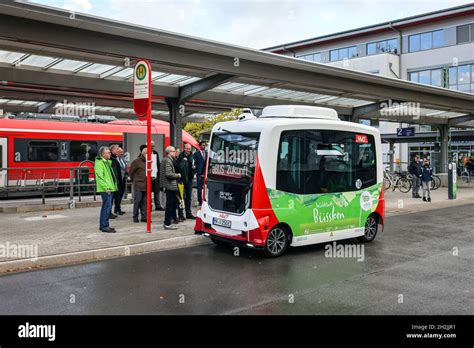 Deutschland Autonome Elektrobusse Am Stadtbahnhof Stockfotos Und