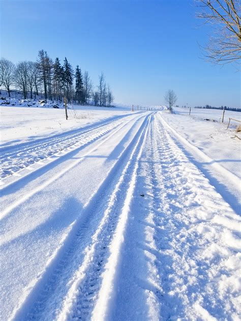 vehicle tracks  snow  stock photo public domain pictures