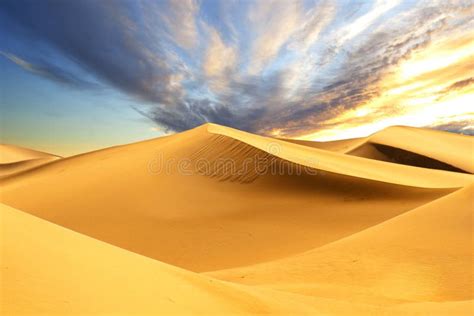 Huellas Dunas De Arena Desierto De Murzuq Sáhara Imagen de archivo