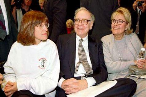 The Love Story of Warren Buffett, Susan Thompson and Astrid Menks: A ...