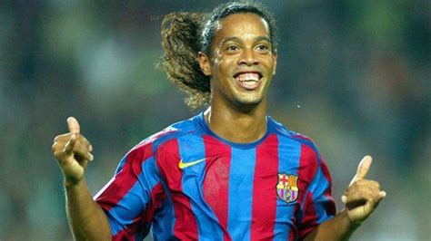 El retiro de una leyenda el brasileño Ronaldinho le dijo adiós al