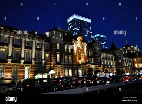 Tokyo station night view Stock Photo - Alamy