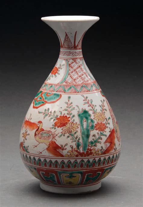 Lot Detail FINE CHINESE WUCAI YUHUCHUN VASE