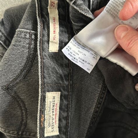 Se produkter som liknar Levis 70s high flare strl 27 på Tradera