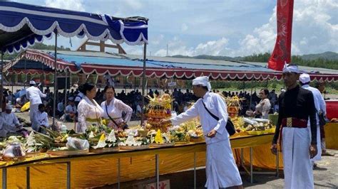 Ribuan Umat Hindu Di DIY Ikut Upacara Melasti Pantai Parangkusumo