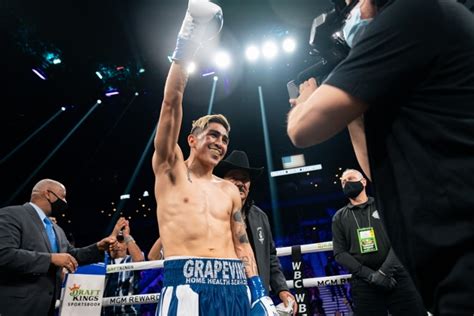 Photos Leo Santa Cruz Returns Boxes Past Keenan Carbajal Over Ten