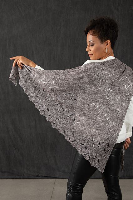 Ravelry Lustrous Shawl Pattern By Lana Jois