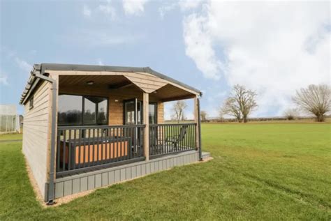 Lodges With Hot Tubs In Cotswolds Hand Picked List