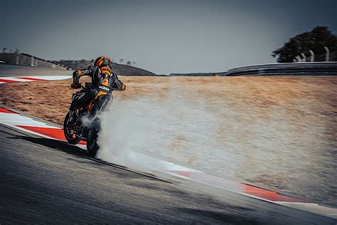 Smash Hit KTM Super Duke RR Returns For As A Darker Hyper Naked Beast Autoevolution