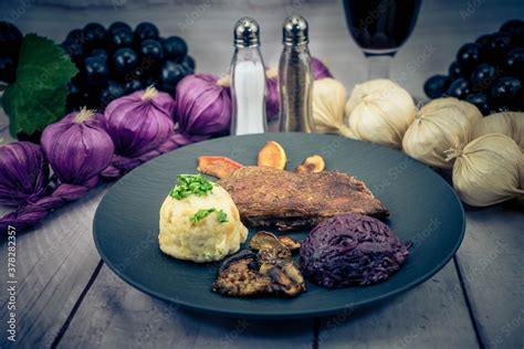 Ger Stete Ente Mit Apfelrotkohl Und Waldpilzen Stock Photo Adobe Stock