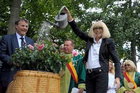 Mireille Darc a vécu à Douchy dans les années 1970 aux côtés d Alain