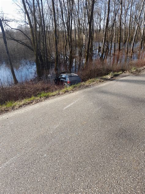 FOTO Prometna nesreća kod Drneka Auto sletio s ceste VG danas