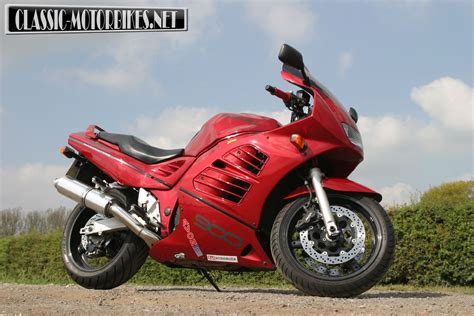 Suzuki Rf R Fast Classic Road Test Classic Motorbikes