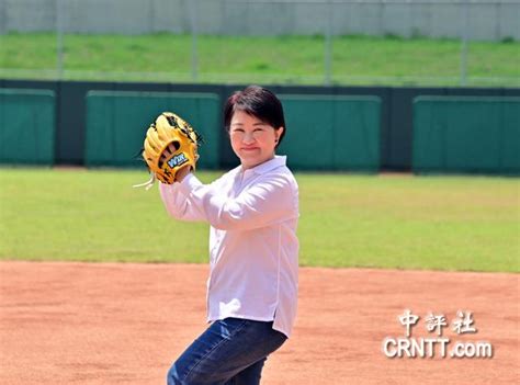 全台首座国际垒球场 卢秀燕：安全才启用