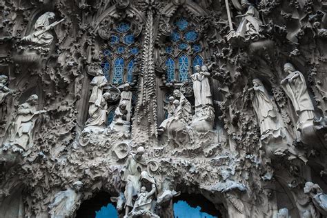 6 must see architecture of Antoni Gaudi in Barcelona - Sketch in Travel