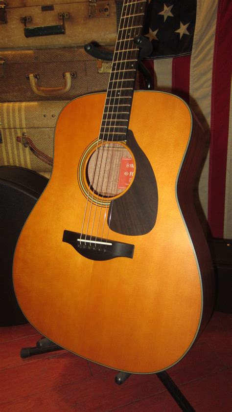 Yamaha Fg Red Label Dreadnought Acoustic Flattop Natural