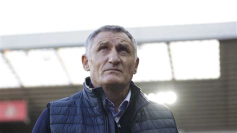 Tony Mowbray reveals the type of midfielder Sunderland want in January ...