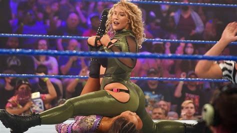 Nxt S Nikkita Lyons Goes Gold For Jaw Dropping Photoshoot Ahead Of