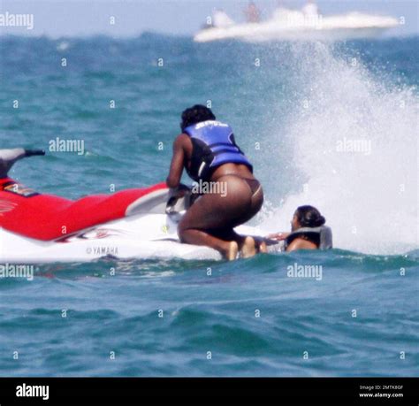 Exclusif Tennis Champ Serena Williams A Un Jet Ski Wipeout Tout En