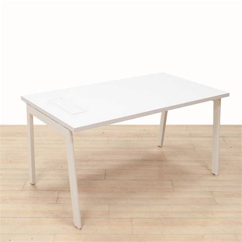 Comprar Mesa Trim de Sotubo blanca 140cm con tapa de electrificación