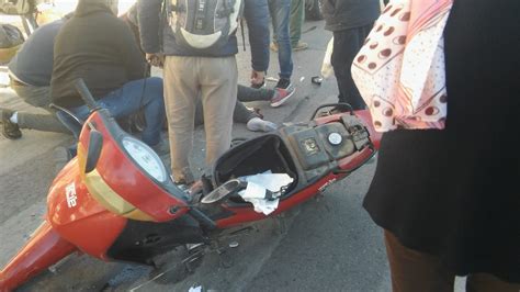 Una Motociclista Sufrió Fractura En Una De Sus Piernas Tras Chocar Con Un Auto En El Macrocentro