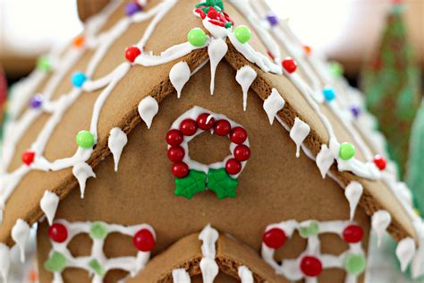 Gingerbread House roof - Organize and Decorate Everything