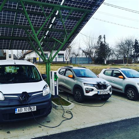 Electro șezătoarea Zeci de pasionați de autoturisme electrice se