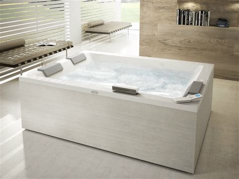 Freestanding whirlpool tub – the power of hydro massage as therapy