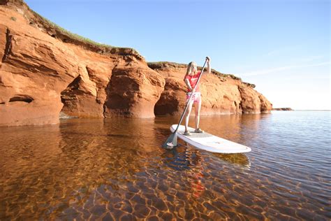 Falaise de grès rouge aux Îles de la Madeleine