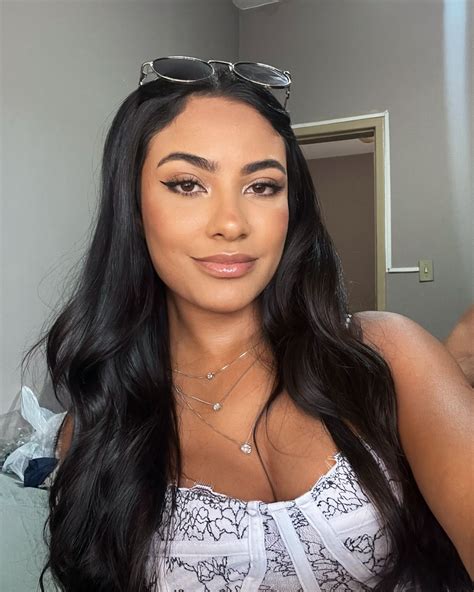 Júlia Souza (@juliasouzanj) • Instagram photos and videos