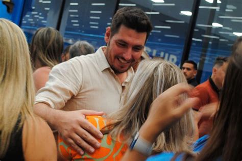 Milhares de pessoas acompanham inauguração do Shopping Shibata em