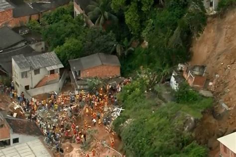 Ao Menos 15 Pessoas Morrem Em Deslizamento De Terra Em Niterói No Rio