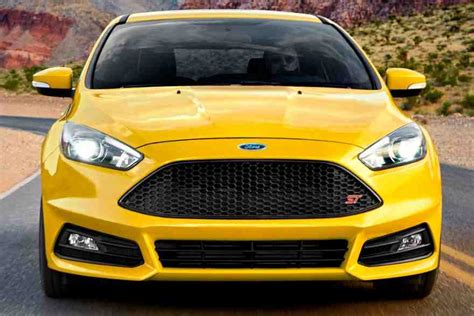 2019 Ford Focus St Vs 2019 Volkswagen Golf Gti Which Is Better Autotrader