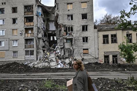 Ukraine Krieg Russische Angriffe auf mehr als 40 Städte im Donbass