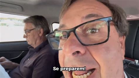 A Gente Vai Voltar Diz Gilson Bolsonaro Em Frente Ao Planalto