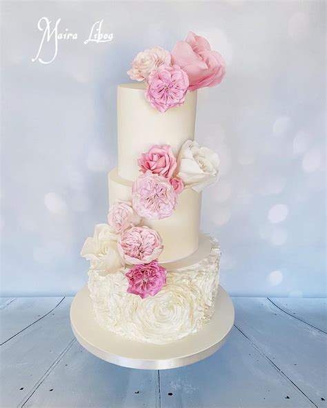 Roses And Ruffles Decorated Cake By Maira Liboa CakesDecor