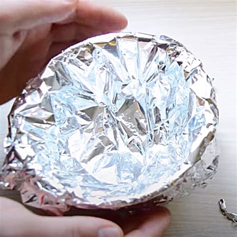 how to clean tarnished silver with aluminum foil
