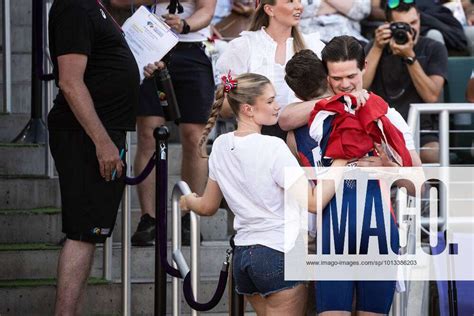 220724 Jakob Ingebrigtsen Of Norway Celebrates With His Girlfriend