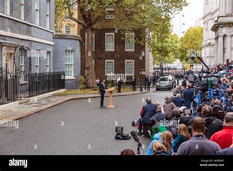 Downing Street London Uk 25th October 2022 Media Assemble To